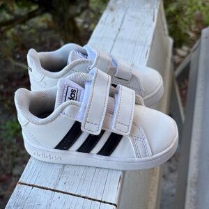 Adidas Baby Boy Sneakers Size 5 White Black Stripes Slip On Straps